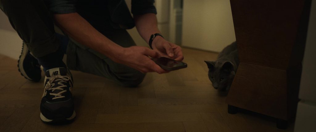 New Balance Sneakers in The Girlfriend S01E06 (2025) (Image 12)