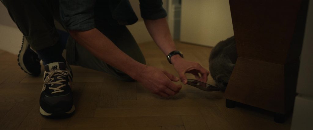 New Balance Sneakers in The Girlfriend S01E06 (2025) (Image 2)