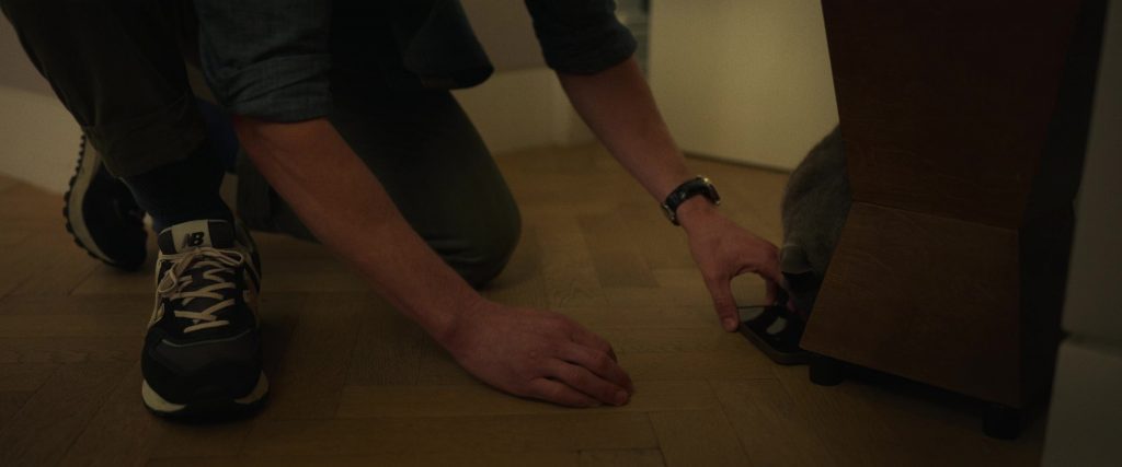 New Balance Sneakers in The Girlfriend S01E06 (2025) (Image 3)