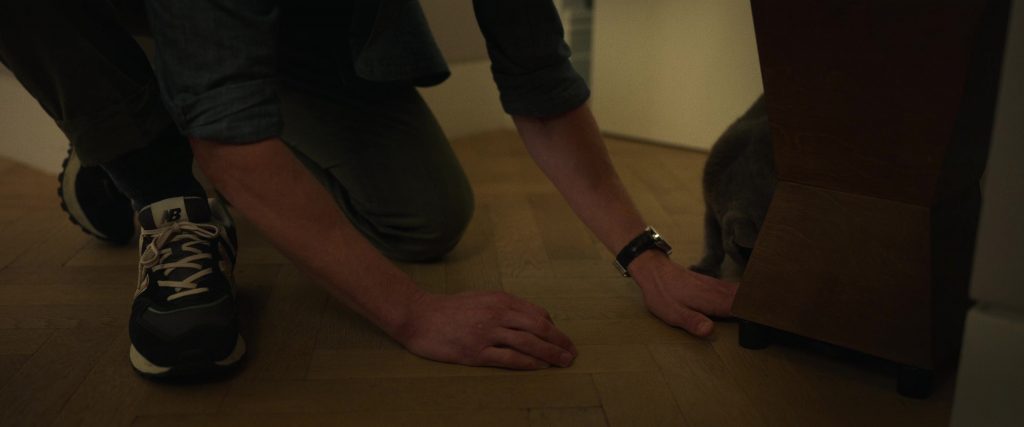 New Balance Sneakers in The Girlfriend S01E06 (2025) (Image 5)