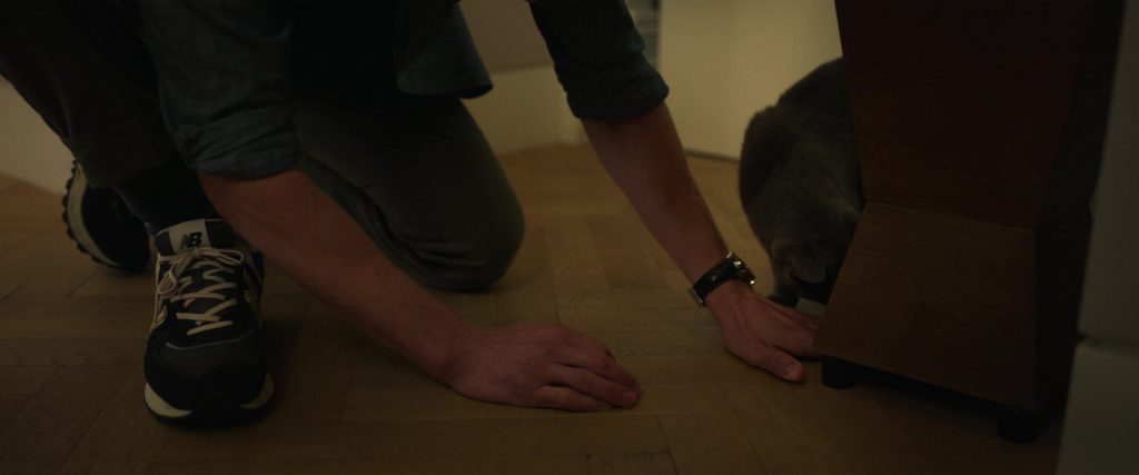 New Balance Sneakers in The Girlfriend S01E06 (2025) (Image 6)
