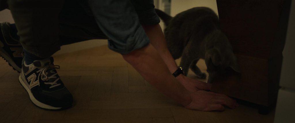 New Balance Sneakers in The Girlfriend S01E06 (2025) (Image 9)