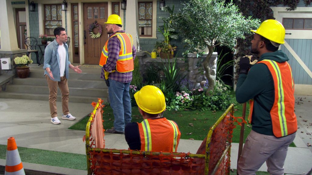 New Balance Sneakers in The Neighborhood S06E01 “Welcome to the Foos Box” (2024) (Image 2)