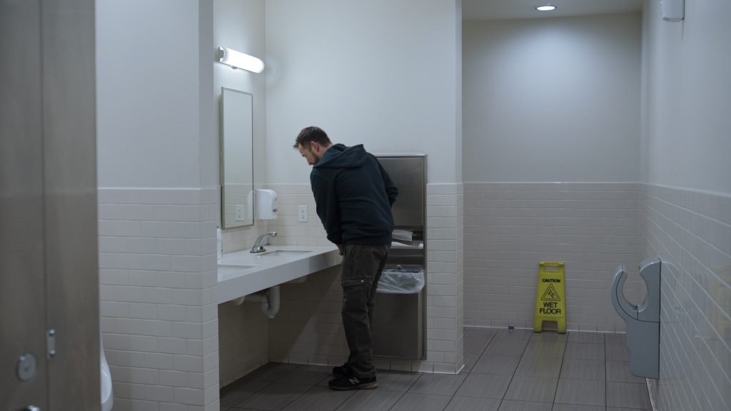 New Balance Sneakers in The Pitt S01E11 “5-00 P.M.” (2025) (Image 1)