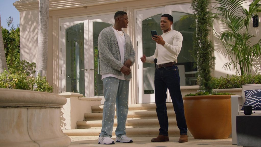New Balance Sneakers in The Rookie S07E13 “Three Billboards” (2025) (Image 1)