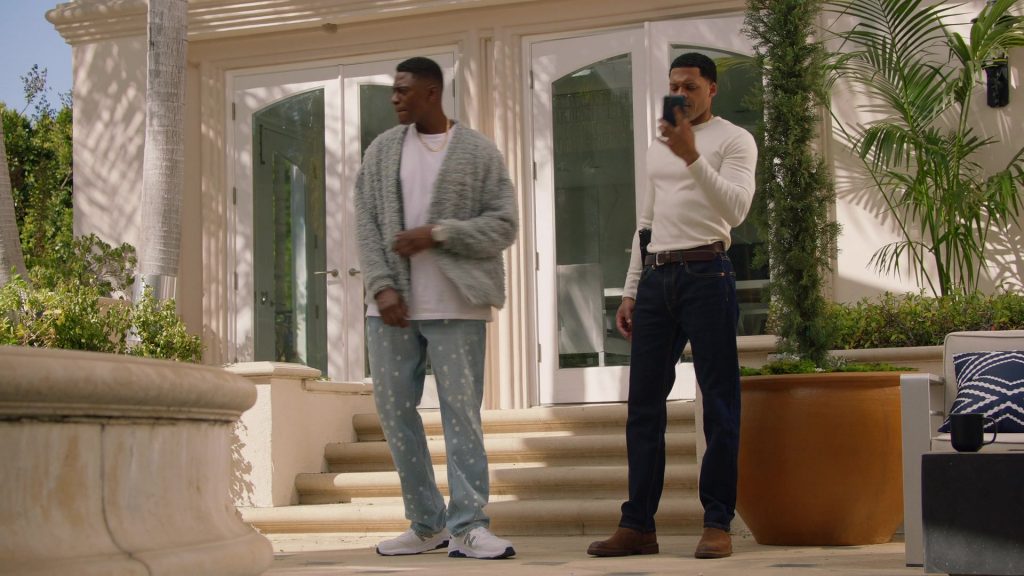 New Balance Sneakers in The Rookie S07E13 “Three Billboards” (2025) (Image 2)