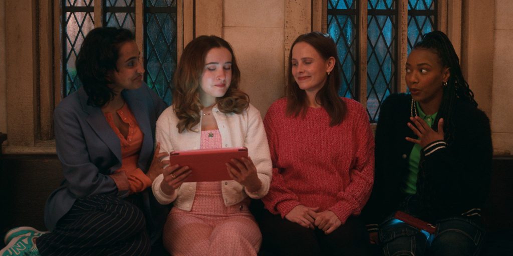 New Balance Sneakers in The Sex Lives of College Girls S03E08 “The Good Partner Test” (2025) (Image 11)