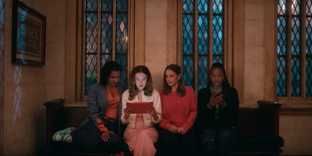 New Balance Sneakers in The Sex Lives of College Girls S03E08 “The Good Partner Test” (2025) (Image 5)