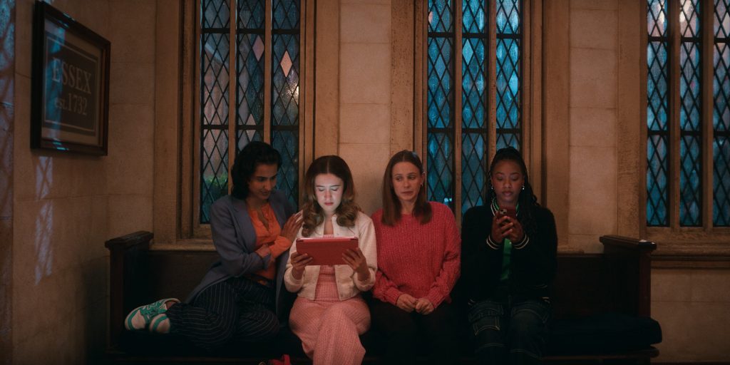 New Balance Sneakers in The Sex Lives of College Girls S03E08 “The Good Partner Test” (2025) (Image 6)