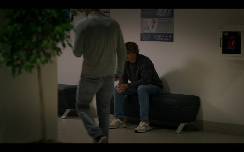 New Balance Sneakers in The Summer I Turned Pretty S03E02 “Last Christmas” (2025) (Image 1)