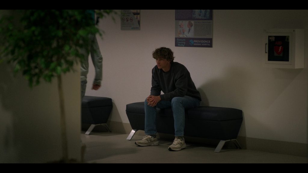 New Balance Sneakers in The Summer I Turned Pretty S03E02 “Last Christmas” (2025) (Image 2)