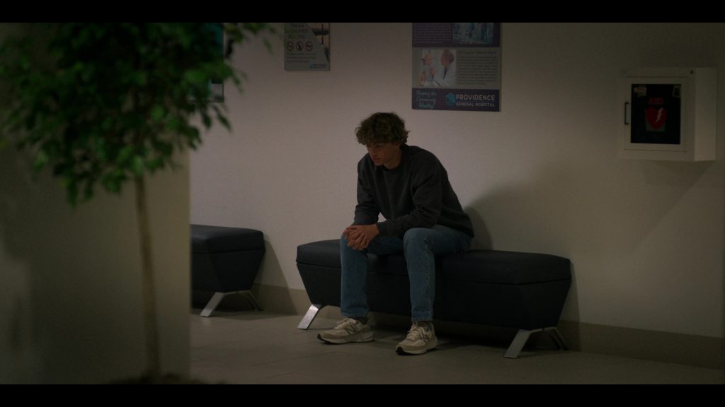 New Balance Sneakers in The Summer I Turned Pretty S03E02 “Last Christmas” (2025) (Image 3)