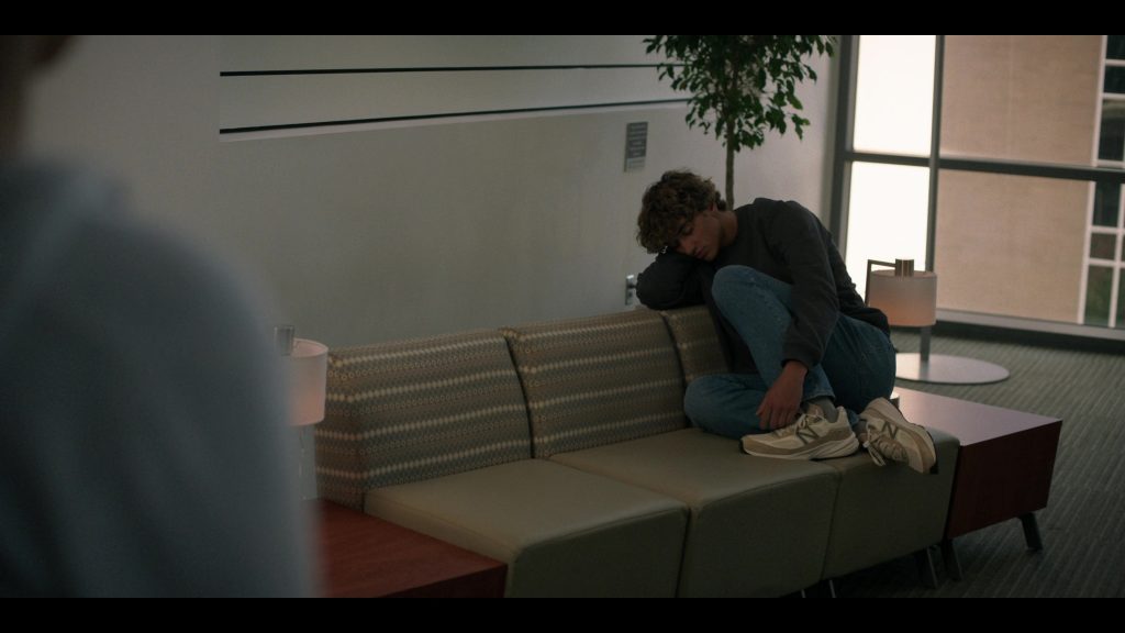 New Balance Sneakers in The Summer I Turned Pretty S03E02 “Last Christmas” (2025) (Image 4)