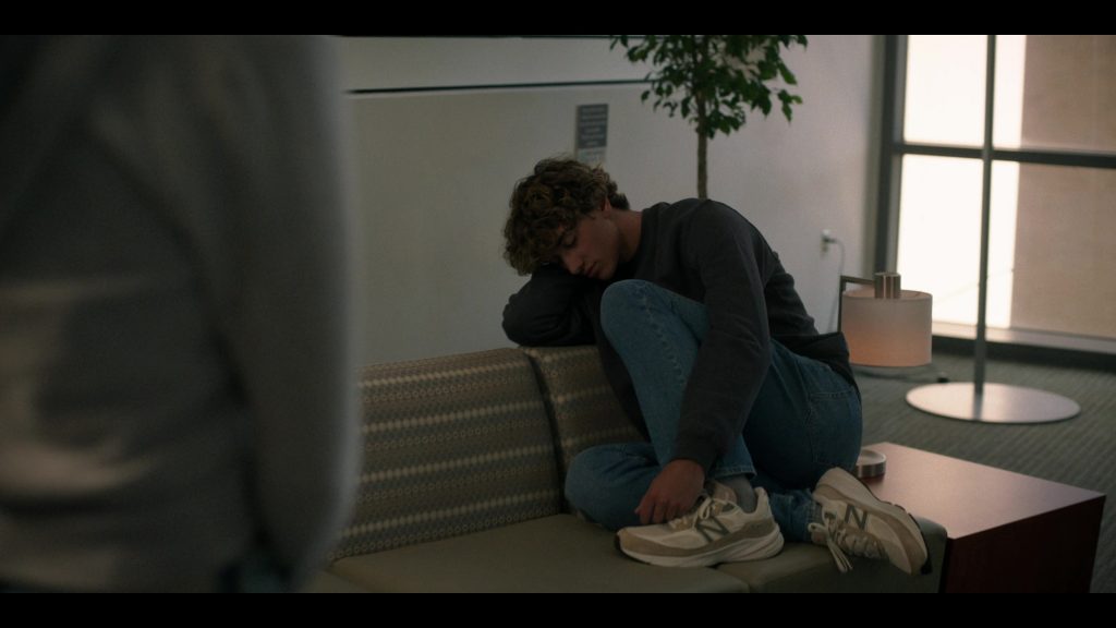 New Balance Sneakers in The Summer I Turned Pretty S03E02 “Last Christmas” (2025) (Image 6)