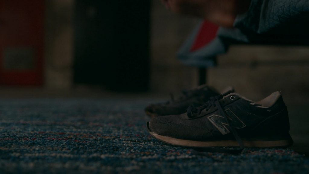 New Balance Sneakers of Reign Edwards as Rachel Reid in The Wilds S01E02 “Day Two” (2020) (Image 1)