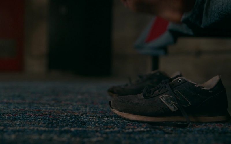 New Balance Sneakers of Reign Edwards as Rachel Reid in The Wilds S01E02 “Day Two” (2020) (Image 1)