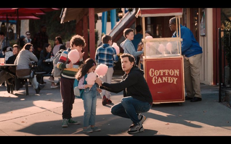 New Balance Trainers of Édgar Ramírez as Carlos Torres in Yes Day (2021) (Image 1)