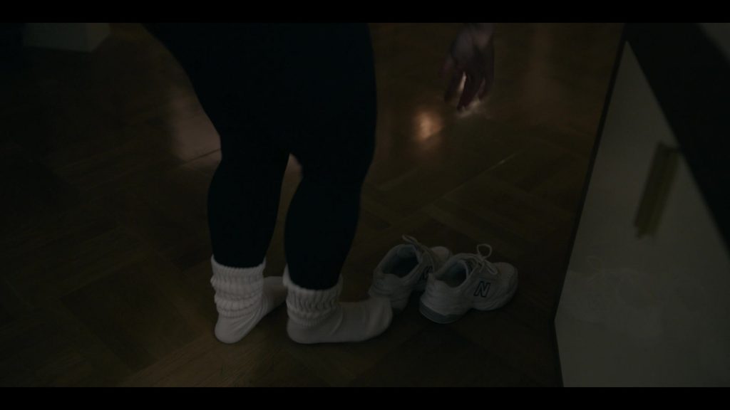 New Balance Women's Sneakers in American Crime Story S03E04 “The Telephone Hour” (2021) (Image 1)