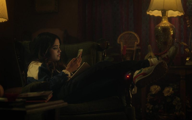 New Balance Women's Sneakers in Pretty Little Liars - Original Sin S01E04 “Chapter Four - The (Fe)male Gaze” (2022) (Image 1)