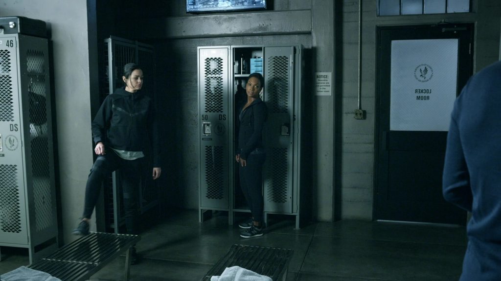 New Balance Women's Sneakers in S.W.A.T. S04E07 “Under Fire” (2021) (Image 1)
