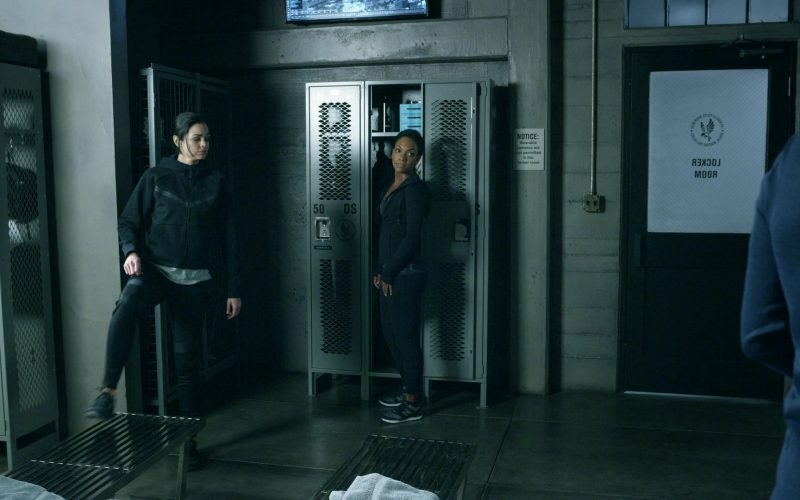 New Balance Women's Sneakers in S.W.A.T. S04E07 “Under Fire” (2021) (Image 1)