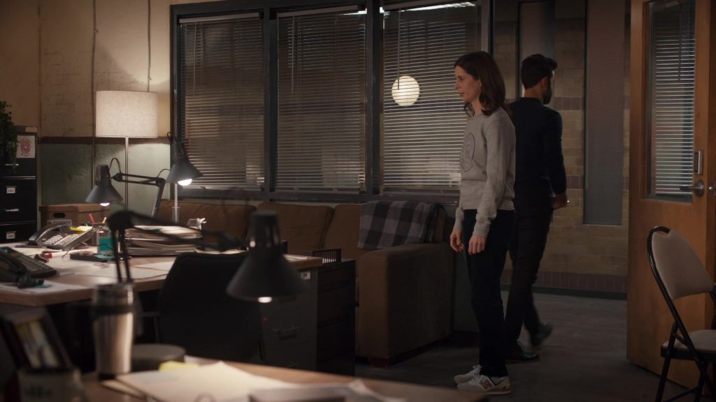 New Balance Women's Trainers Worn by Meredith MacNeill as Sam Wazowski in Pretty Hard Cases S01E10 “Jellybeans” (2021) (Image 1)