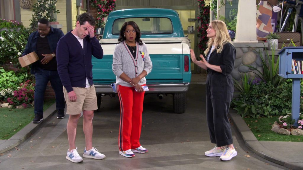 New Balance and Nike Shoes in The Neighborhood S07E11 “Welcome to the e-Neighborhood” (2025) (Image 4)