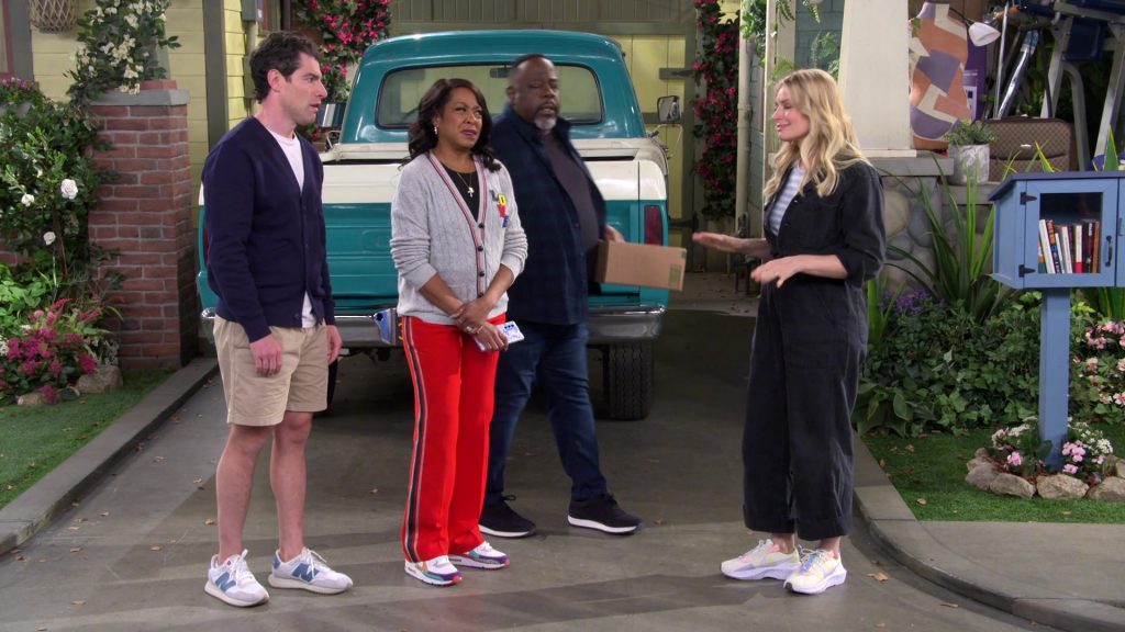 New Balance and Nike Shoes in The Neighborhood S07E11 “Welcome to the e-Neighborhood” (2025) (Image 7)