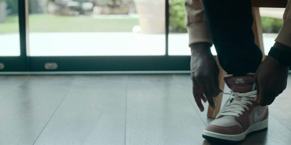 Nike AJ 1 Sneakers in Hijack S01E03 “Draw a Blank” (2023) (Image 1)