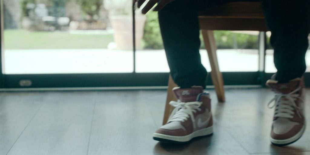 Nike AJ 1 Sneakers in Hijack S01E03 “Draw a Blank” (2023) (Image 2)