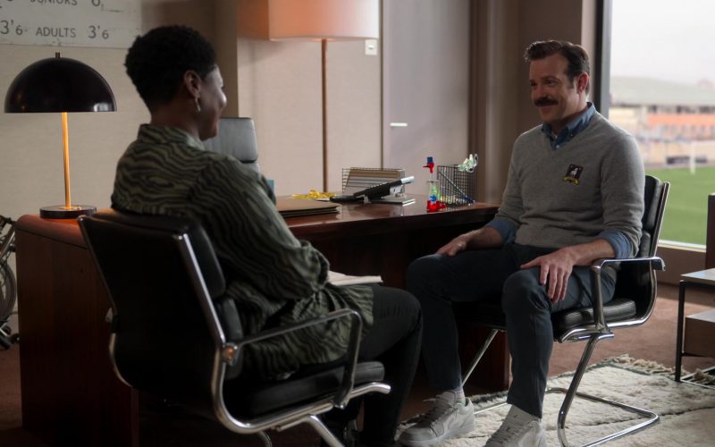 Nike AJ 1 Sneakers of Actor Jason Sudeikis in Ted Lasso S02E07 “Headspace” (2021) (Image 1)