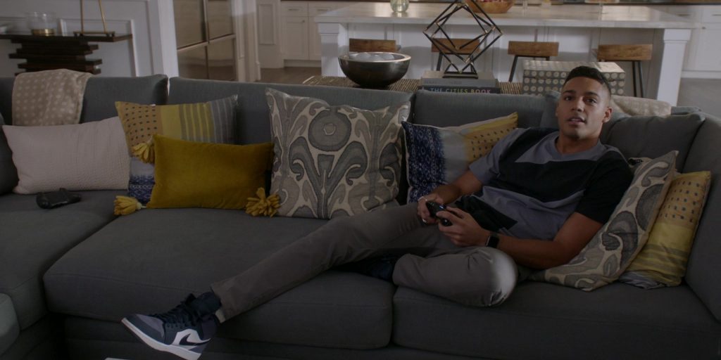 Nike AJ 1 Sneakers of Michael Evans Behling as Jordan Baker in All American S04E02 “I Ain't Goin' Out Like That” (2021) (Image 1)
