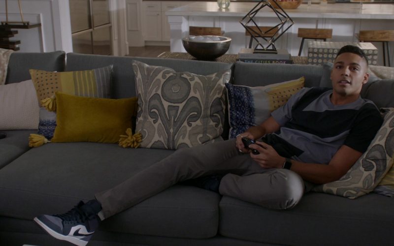 Nike AJ 1 Sneakers of Michael Evans Behling as Jordan Baker in All American S04E02 “I Ain't Goin' Out Like That” (2021) (Image 1)