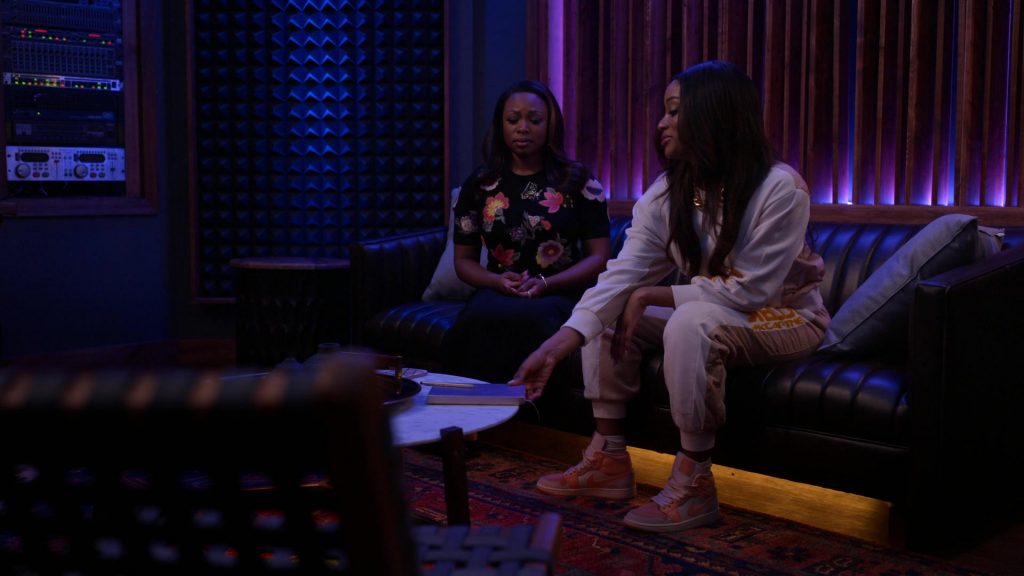 Nike AJ 1 Sneakers of Pepi Sonuga as Lauren ‘Lil Muffin’ Rice in Queens S01E12 “Let the Past Be the Past” (2022) (Image 1)