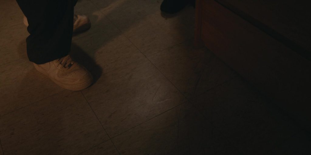 Nike Air Force 1 Low sneakers in The Terror S03E04 “A Number in the System” (2026) (Image 1)