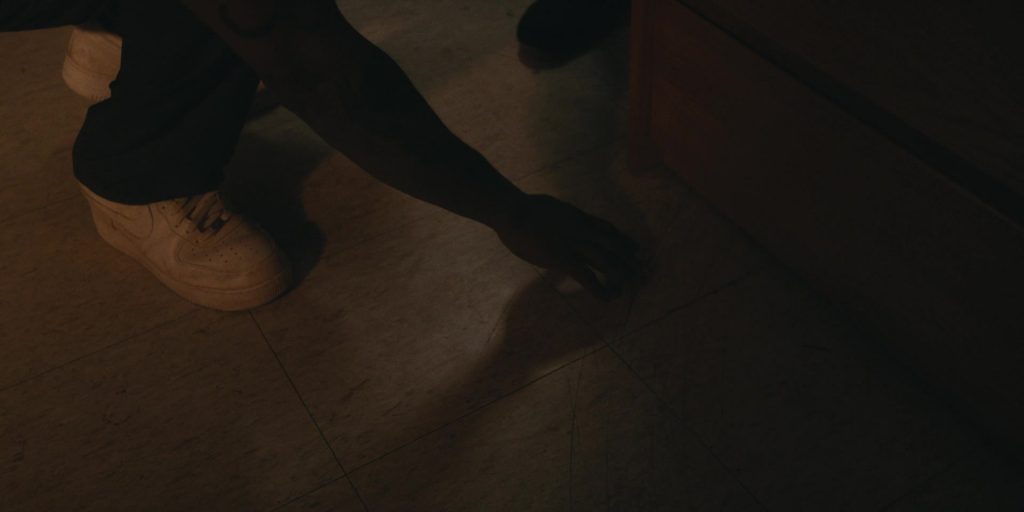 Nike Air Force 1 Low sneakers in The Terror S03E04 “A Number in the System” (2026) (Image 2)
