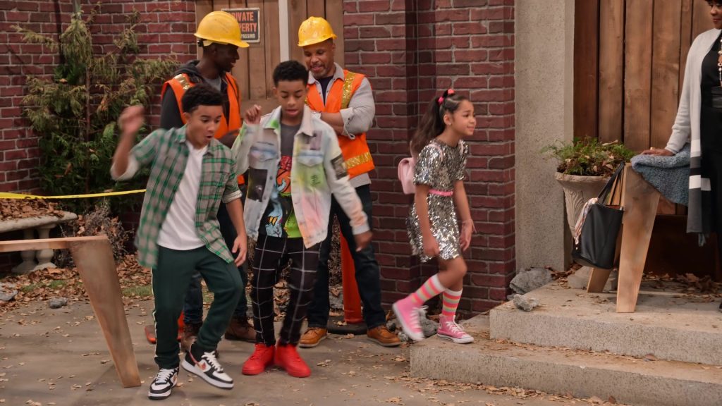 Nike Air Force 1 Sneakers of Cameron J. Wright as Mazzi McKellan in Family Reunion S03E04 “Remember When M'Dear Changed History” (2021) (Image 1)