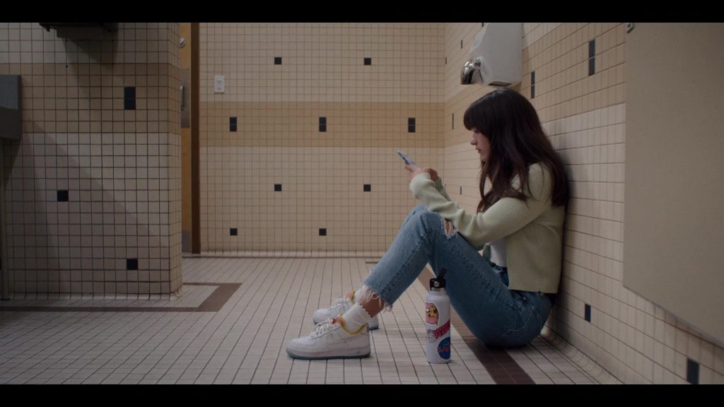 Nike Air Force 1 Sneakers of Chloe East as Naomi in Generation S01E02 “Dickscovery” (2021) (Image 1)