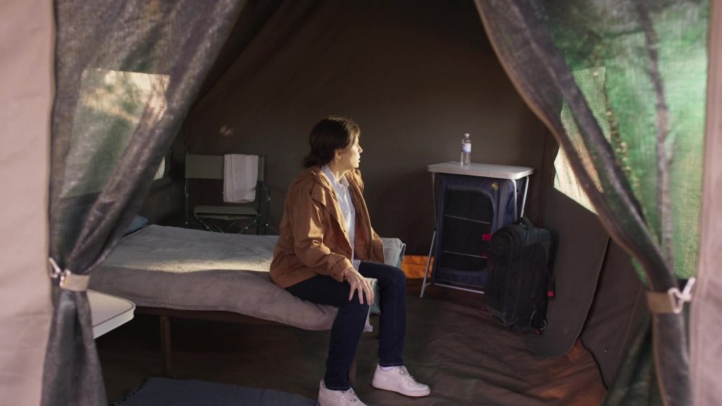 Nike Air Force 1 Sneakers of Elena Anaya in Professionals S01E06 “Hot-Zone” (2020) (Image 1)