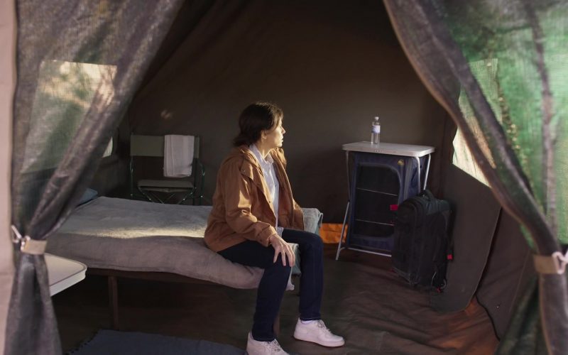 Nike Air Force 1 Sneakers of Elena Anaya in Professionals S01E06 “Hot-Zone” (2020) (Image 1)