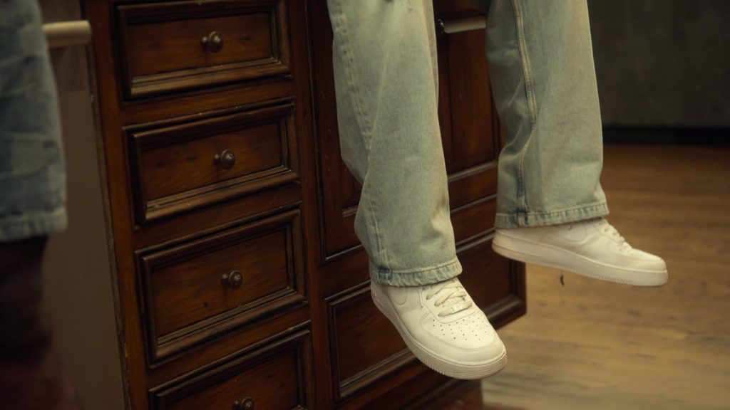 Nike Air Force 1 sneakers in Calabasas Confidential S01E04 “Cowboys Don’t Get Scare” (2026) (Image 2)