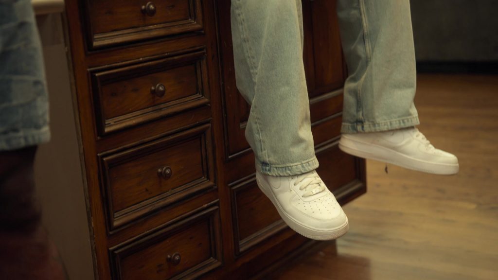 Nike Air Force 1 sneakers in Calabasas Confidential S01E04 “Cowboys Don’t Get Scare” (2026) (Image 3)