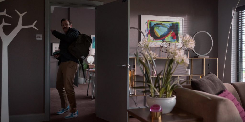 Nike Air Jordan 1 Low-Top Blue-White Sneakers of Jason Sudeikis in Ted Lasso S01E08 “The Diamond Dogs” (2020) (Image 1)