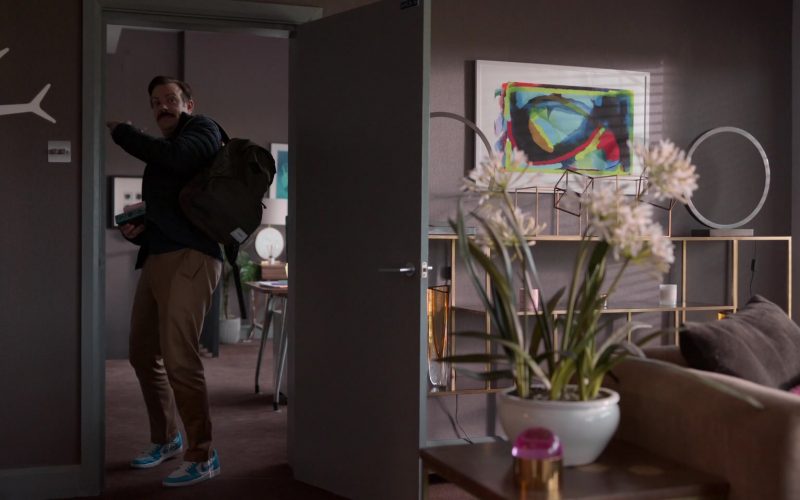 Nike Air Jordan 1 Low-Top Blue-White Sneakers of Jason Sudeikis in Ted Lasso S01E08 “The Diamond Dogs” (2020) (Image 1)