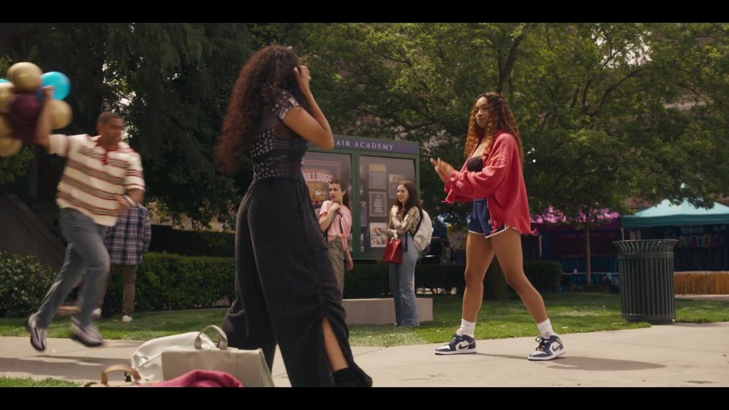 Nike Air Jordan 1 Mid “Obsidian” sneakers in Bel-Air S04E02 “Be a Kid” (2025) (Image 1)