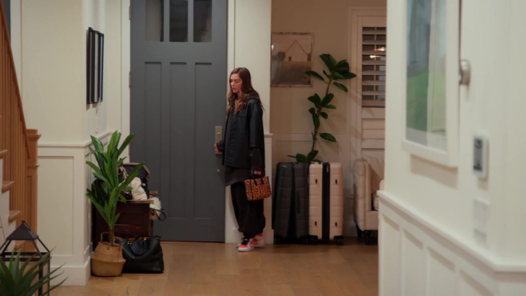 Nike Air Jordan 1 Mid SE “Black – Infrared 23 – White” sneakers in The Valley S03E09 “‘Til Debt Do Us Part” (2026) (Image 1)