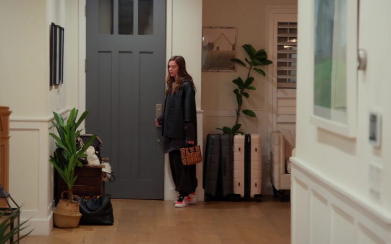 Nike Air Jordan 1 Mid SE “Black – Infrared 23 – White” sneakers in The Valley S03E09 “‘Til Debt Do Us Part” (2026) (Image 1)