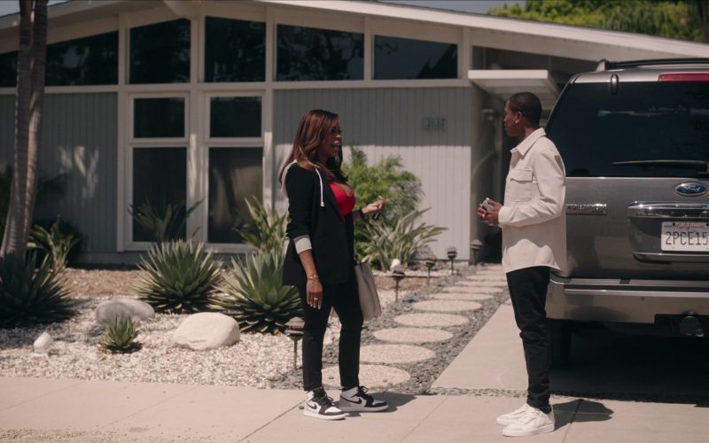 Nike Air Jordan 1 Shoes Worn by Niecy Nash-Betts as Special Agent Simone Clark in The Rookie - Feds S01E03 “Star Crossed” (2022) (Image 1)