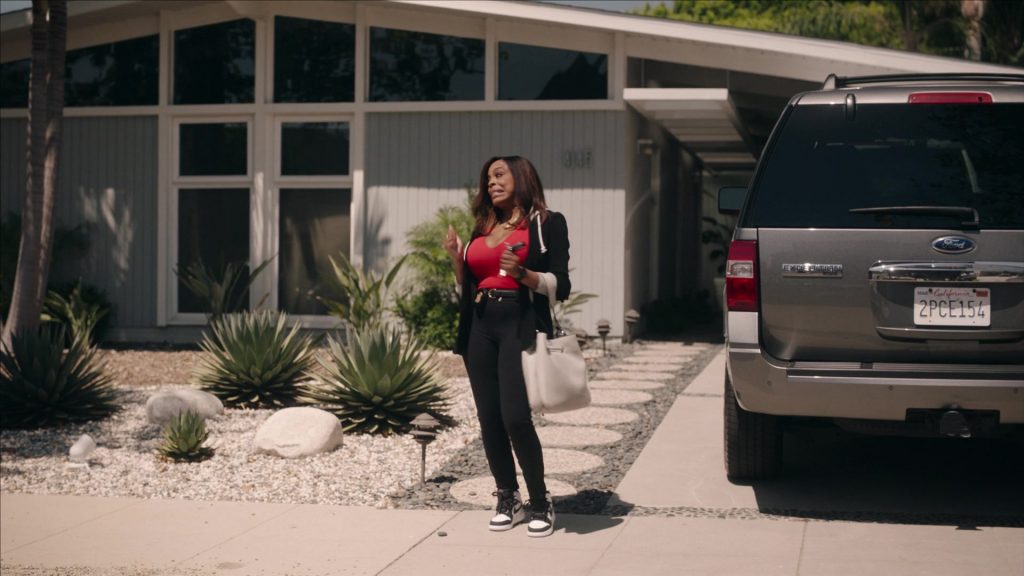 Nike Air Jordan 1 Shoes Worn by Niecy Nash-Betts as Special Agent Simone Clark in The Rookie - Feds S01E03 “Star Crossed” (2022) (Image 2)