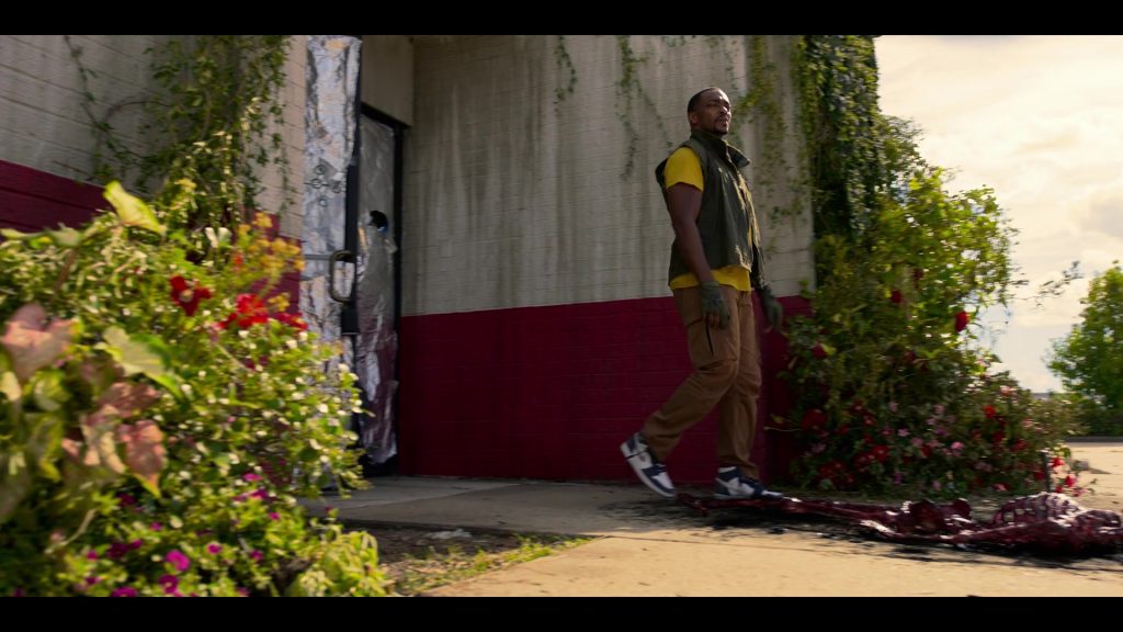 Nike Air Jordan 1 Sneakers of Anthony Mackie as John Doe in Twisted Metal S01E06 “DRVTHRU” (2023) (Image 5)